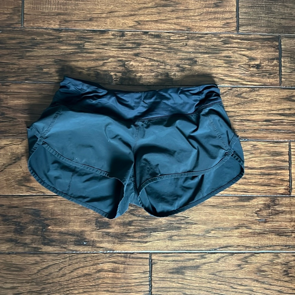 Black Lululemon Speed Up Shorts 2.5